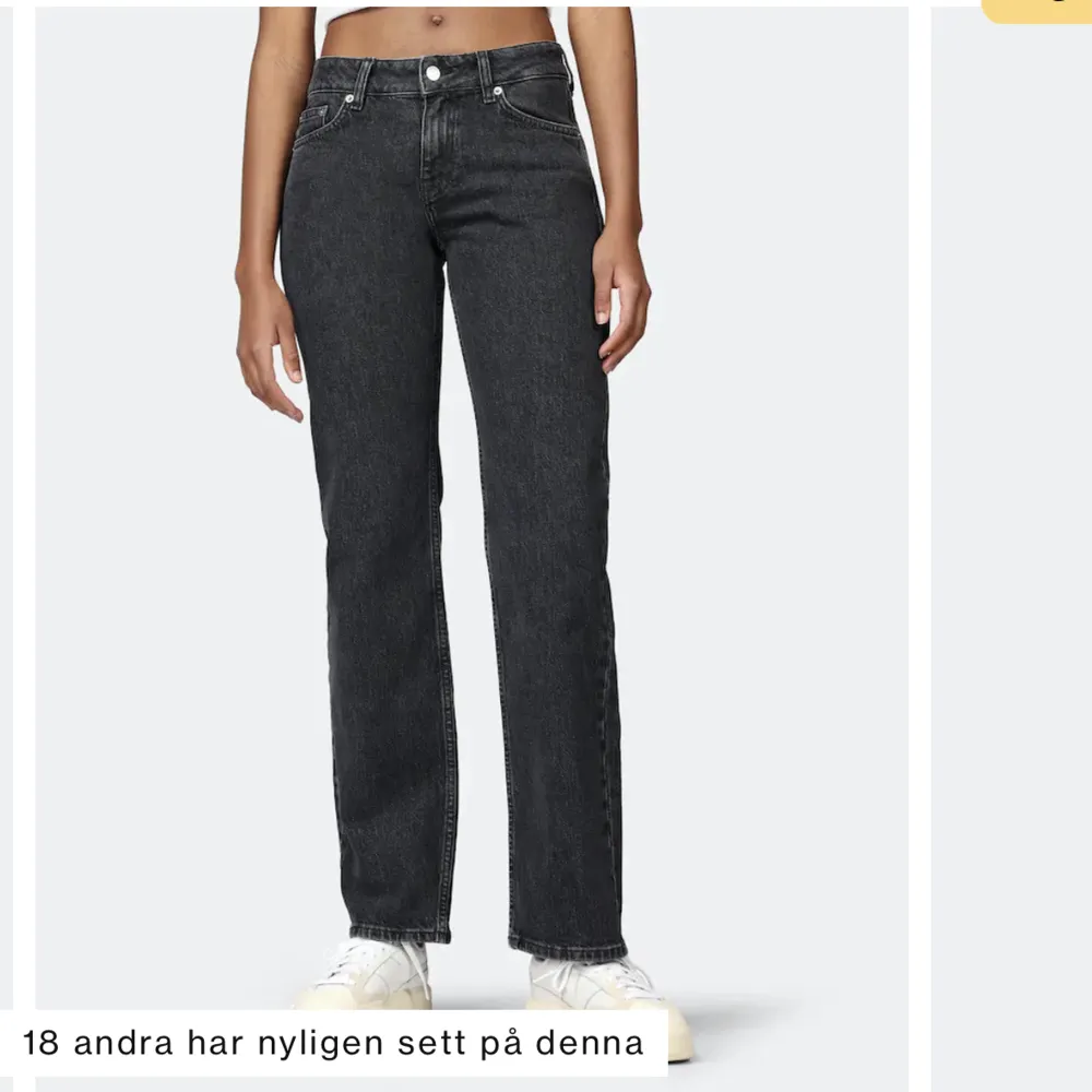 Säljer dessa jeans från Junkyard i strlk Small eftersom dom inte kommer till användning. Köpta för 600kr säljer för 300+frakt. Väldigt bra skick och inte använda mycket alls. . Jeans & Byxor.
