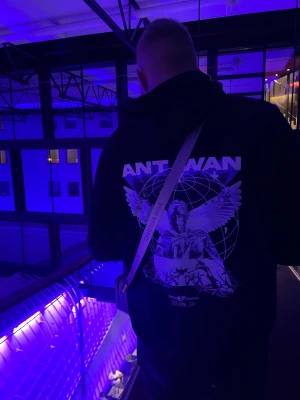 intressekoll på min ant wan limited hoodie - tänkte kolla intresset på min limited hoodie från antwans konsert