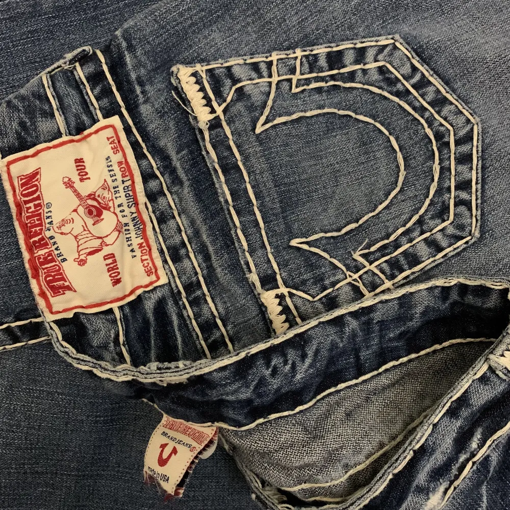 True religion jeans i modellen Johnny super T. Storlek 30x34, benöppning 21cm. Använd gärna köp nu!. Jeans & Byxor.