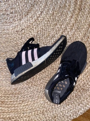 Adidas Nmd skor - 🩷