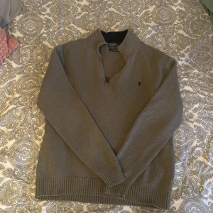 Ralph lauren half zip - Säljer denna half zip från Ralph lauren då den inte används 