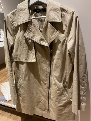 Jacka  - Jacka från zara, snöre saknas.