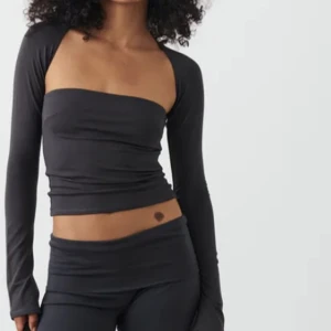 Topp - Soft touch square neck top från Gina tricot Aldrig använd storlek M