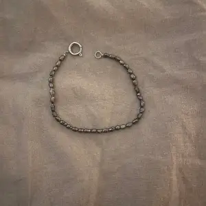 Edblad armband som jag fick i present men säljer nu pga byte från silver till guld💞köpte för 400 säljer för 330