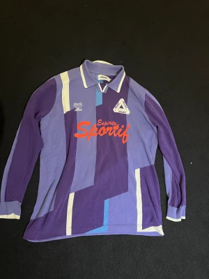 Palace soccer longsleeve - Få av dessa i sverige, bra skick, en lagning under kragen som ej är synlig