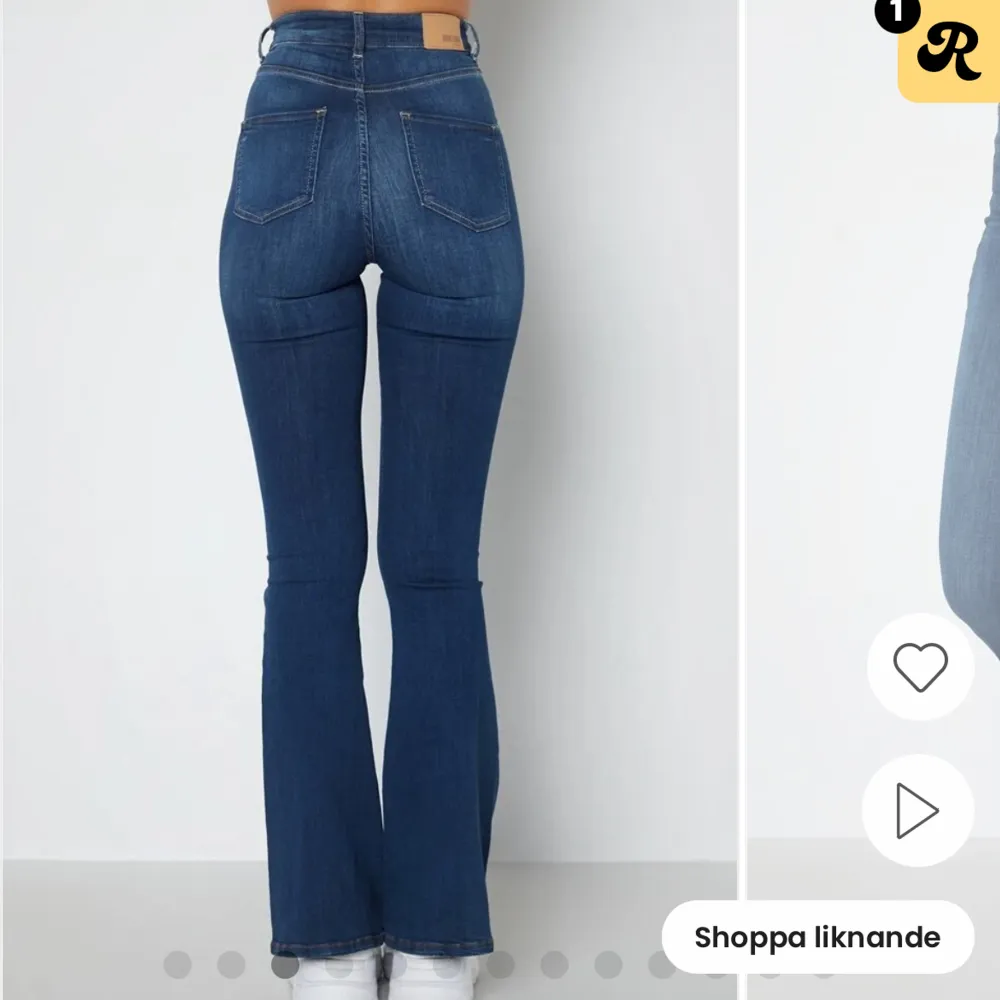 jättefina jeans från BUBBLEROOM aldrig använda då dom var för långa, jag är 150💖. Jeans & Byxor.