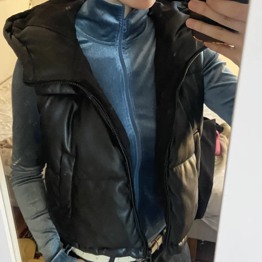 cropped väst i fint skick fin kvaliet. Takit.