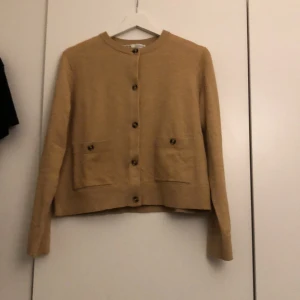 Kofta zara stockhomstil - Jättefin kofta som påminner om massimo dutti! 