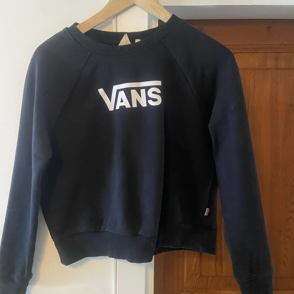 Svart vans sweatshirt i nyskick i storlek xs. Hann aldrig använa den innan ja växte ur den. . Neuletakit & Villapaidat.