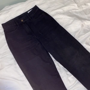 Jeans - Svarta raka jeans från collusion (Asos) i storlek S. Dessa är väldigt långa (jag är 178 och de är bra långa). Säljer då de är för små men nästan aldrig använda💕