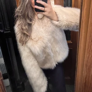 Pälsjacka - Strl xs/s Köp nu pris 449kr