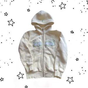 peak performance  - Peak performance tröja som jag tror är gammal! Super fin och passar bra även fast den är för barn💓