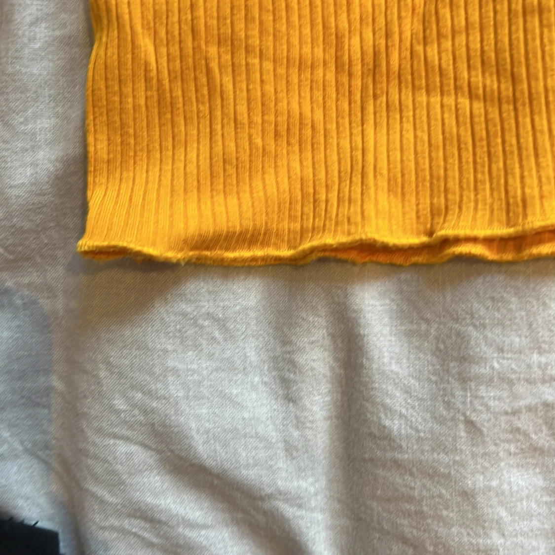 Gul tröja  - 2