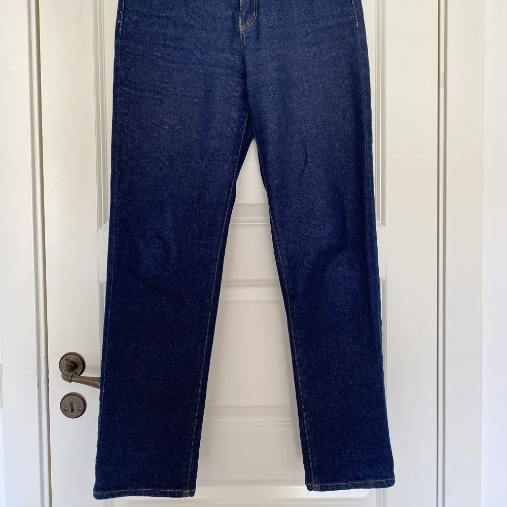 Mom jeans från Lindex, mycket bra kvalitet och jättefin passform.Storlek S. Jeans & Byxor.