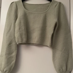 Stickad topp  - Söt stickad topp! Endast använd 1 gång! 💚