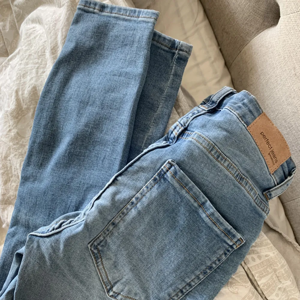 Molly jeans från Gina, i petite modell. Aldrig använda då de är för små för mig. . Jeans & Byxor.