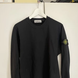 Stone island tröja M - Använd Max 5 gånger, enbart tvättad 1 gång. Skick 10/10