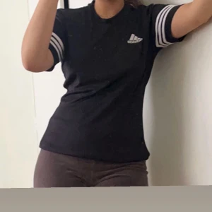 Adidas tshirt  - Aldrig använd. Size M men passar som S även. 