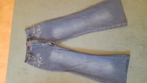 Jeans - Fina utsläppta jeans