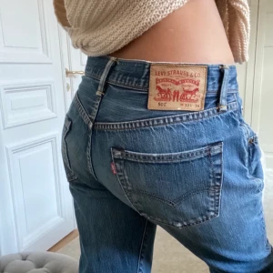Levis jeans  - Säljer dessa dö snygga eftertraktade levis 501 jeans😍 W33 L34, Kolla även in de andra levis jeansen som jag säljer på mitt konto!