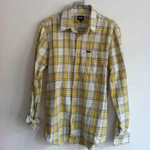 Lee skjorta, nästan som ny. - Lee skjorta, nästan som ny.