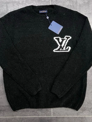 Stickad tröja - Säljer detta oanvända stickade tröja