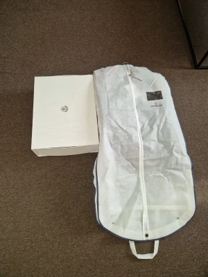 Jacka  - Hällt nya jacka oanvänd 