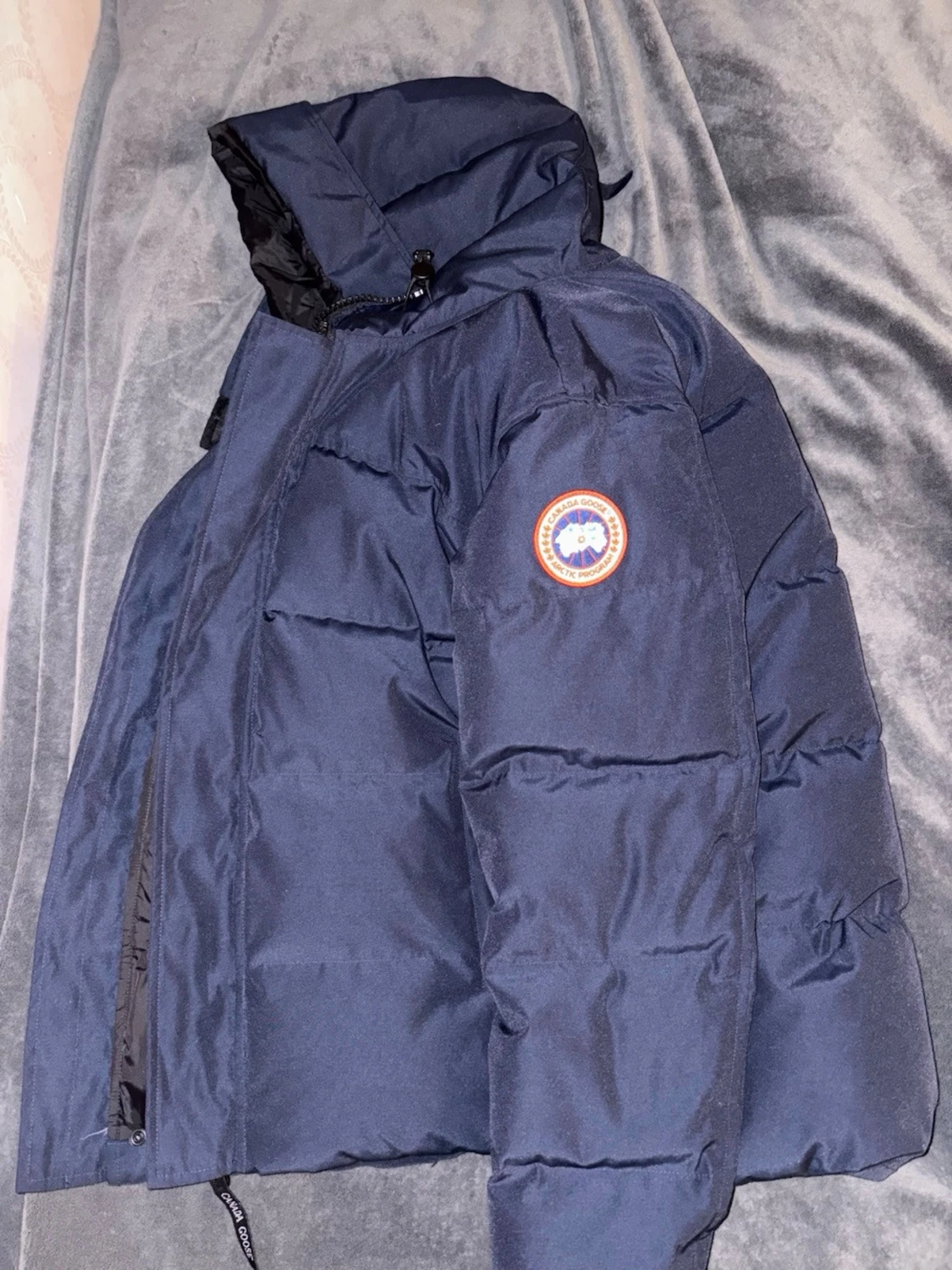 Mörkblå pufferjacka från Canada Goose