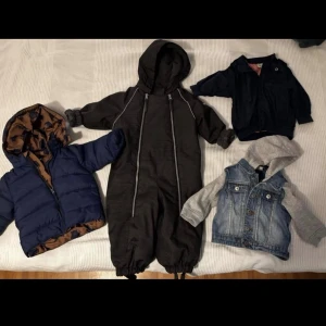 Barnjackor och overall,  stl 74 - Allt för 150 kr. Overall 100 kr. Jackor 50 kr/st.  Allt helt och tvättat. 