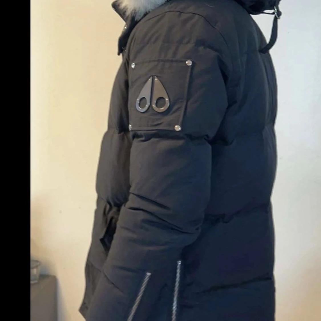 Svart dunjacka med päls från Moose Knuckles - 1