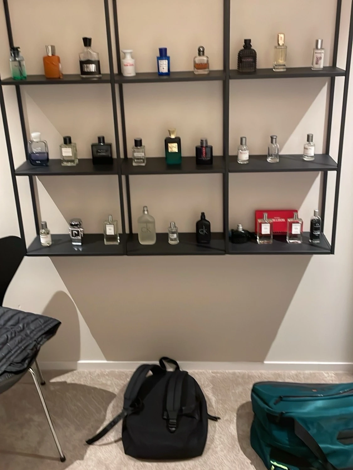 Samling av trendiga herrparfymer