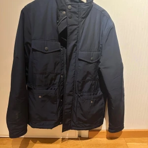 Fieldjacket - Tja säljer nu denna  fieldjacket. Skick 10/10 använd några få gånger. Hör av er vid frågor