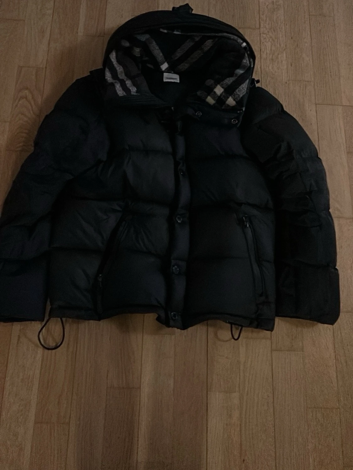 Svart pufferjacka från Burberry