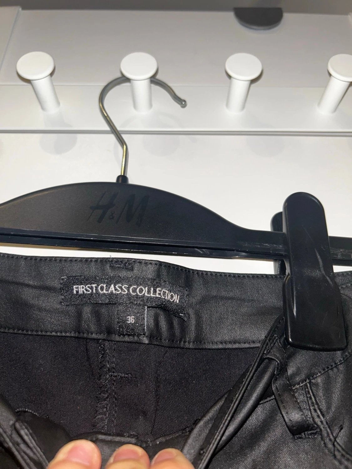 Svarta coated byxor first class collection - 2