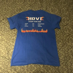 Hov1 T-shirt  - Från turnén 2024, i strl S - men lite liten i storleken 💕 150kr + frakt 💓 