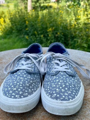 Vans skor - Säljer mina Vans skor som tyvärr har blivit för små. Pris kan diskuteras💗