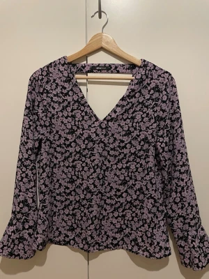 Topp från gina - Super söt lila topp