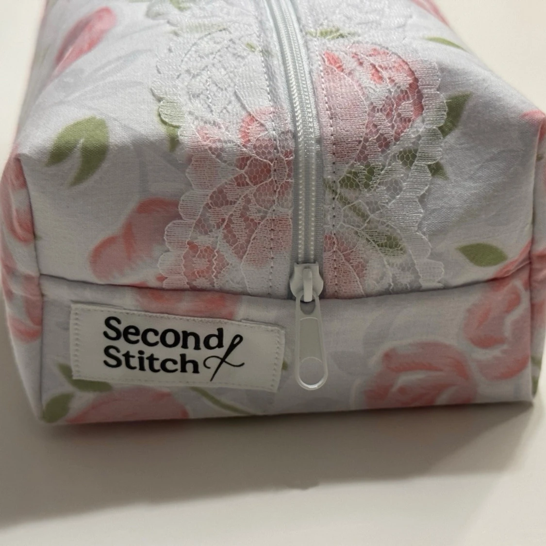 Handgjord necessär av second hand tyger - 1