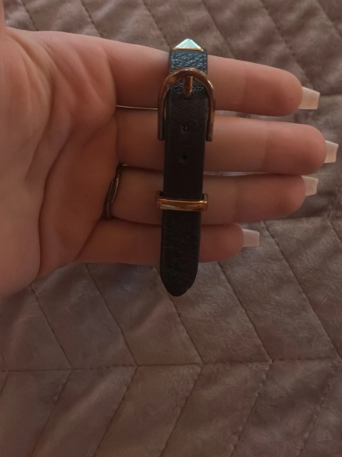 Svart skinnarmband med nitar - 1