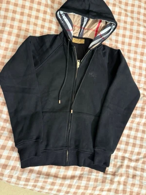 Burberry kofta helt ny - Helt ny, aldrig använt 