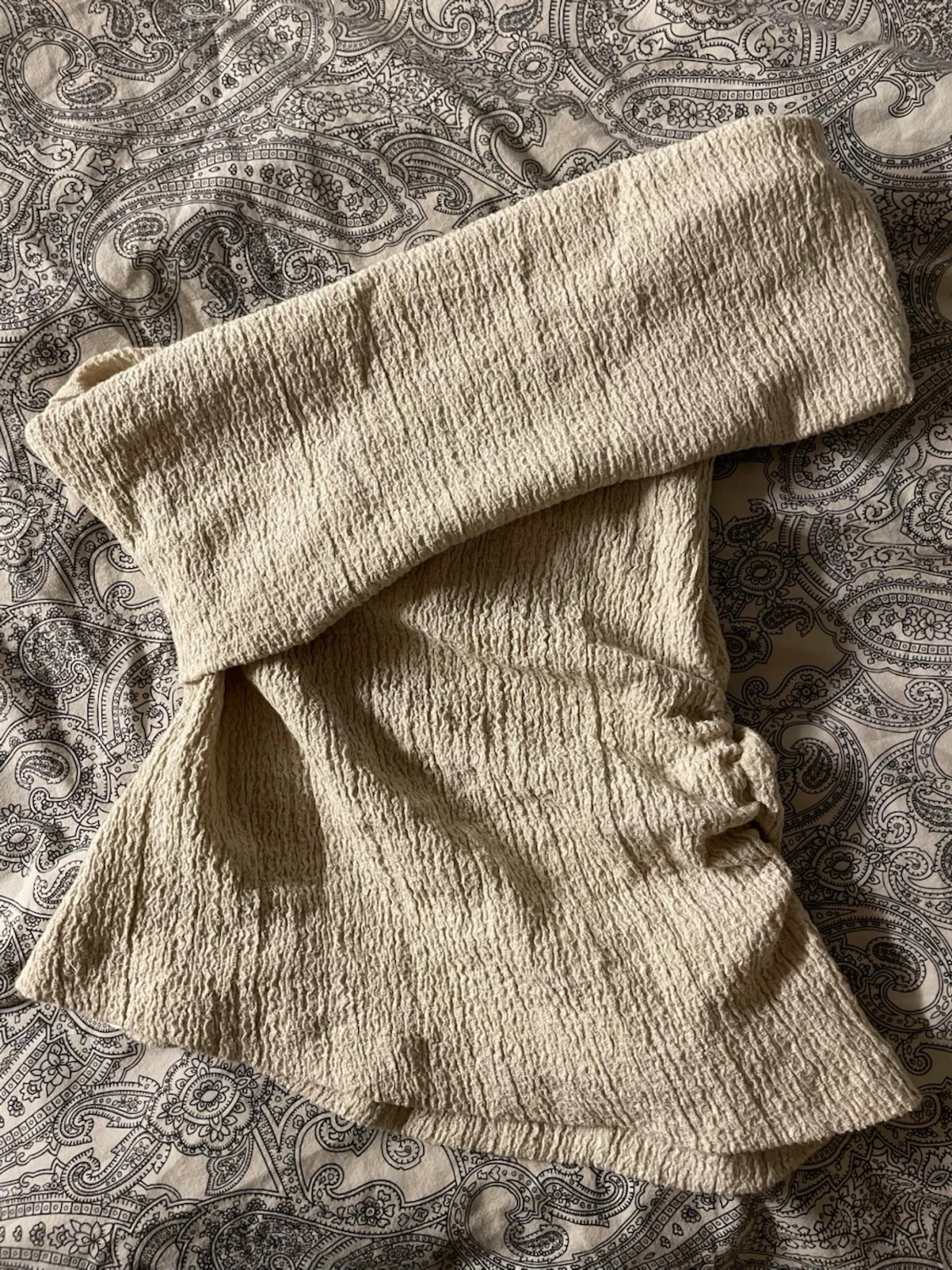 Beige offshoulder topp med struktur - 1