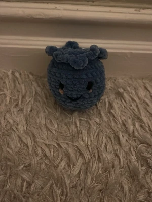 Virkad blåbär 🫐  - Virkad blåbär i flyffigt garn
