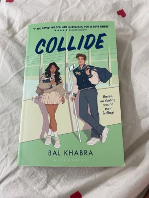 Collide - En charmig och het romance om Summer och hockeykaptenen Aiden. När deras vägar korsas tvingas de samarbeta trots sina olikheter – och gnistor uppstår! Perfekt för dig som gillar sport, rivalitet och romantik på college.