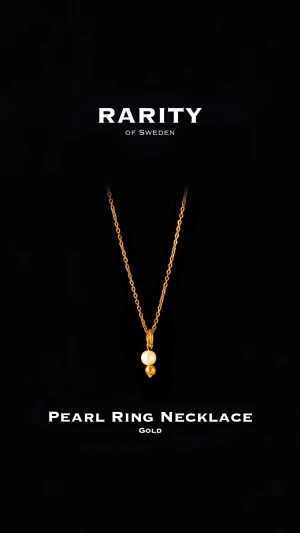 Pearl Ring Necklace - Gold: Unikt Guldigt halsband med pärla - Otroligt snyggt och unikt halsband i rostfritt stål. Halsbandet är i en fin guldig färg och har fina detaljer som får outfiten att poppa!🪽