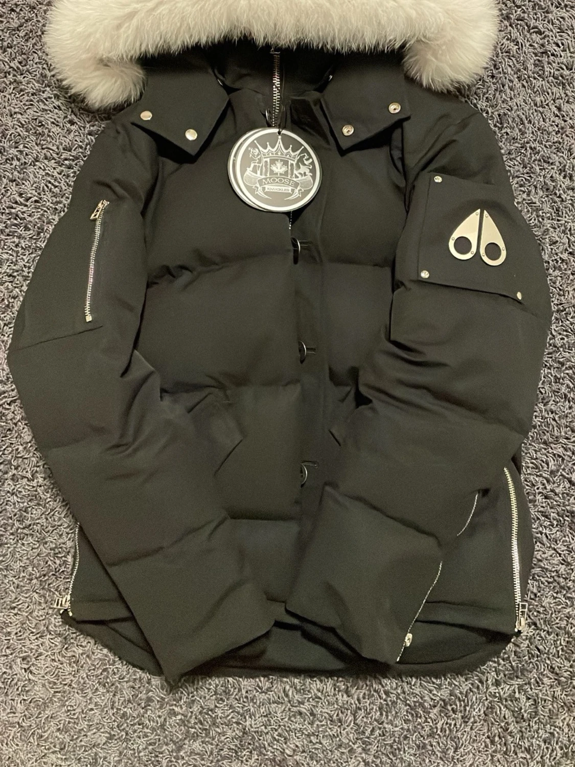 Svart Moose Knuckles dunjacka med päls