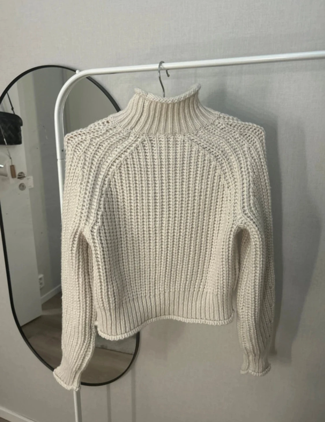 Vit stickad polotröja från H&M - 1