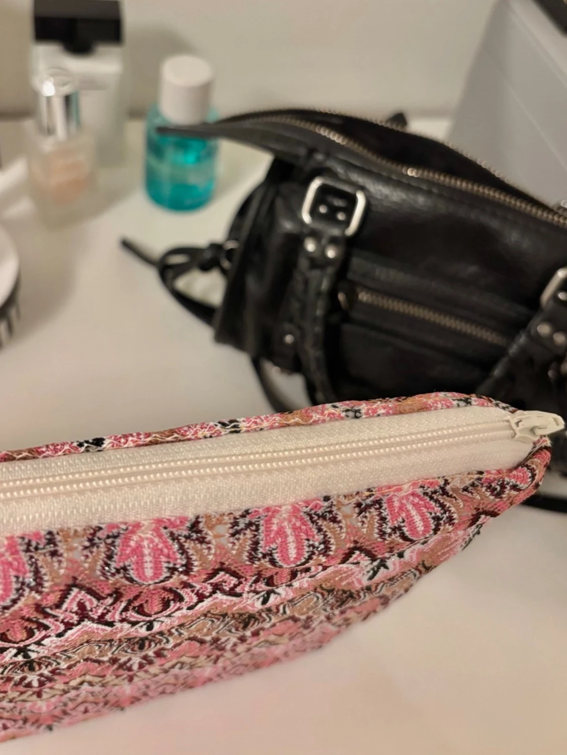 Mönstrad datorväska i rosa och beige  - 1