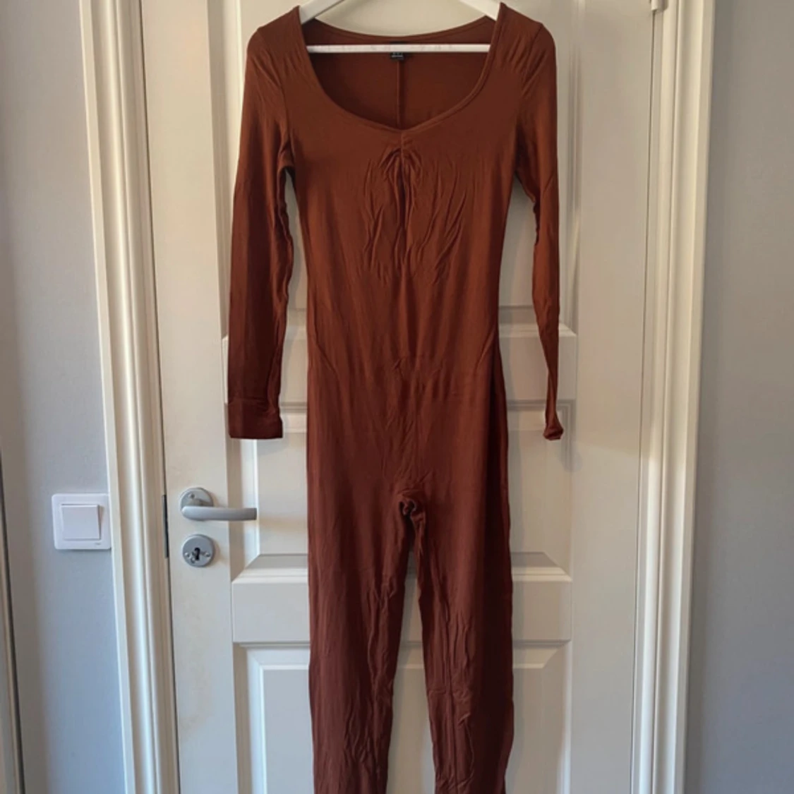Brun långärmad jumpsuit  XS - 2