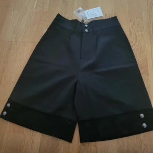 Princess chronicles ouji shorts - Size M (chinese size) Measurements: Waist 68 cm, Shorts length 53 cm, Waist 68 cm