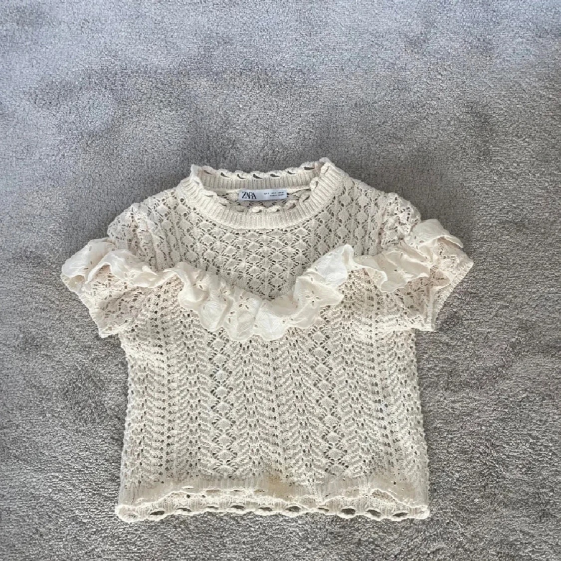 Beige stickad topp från zara